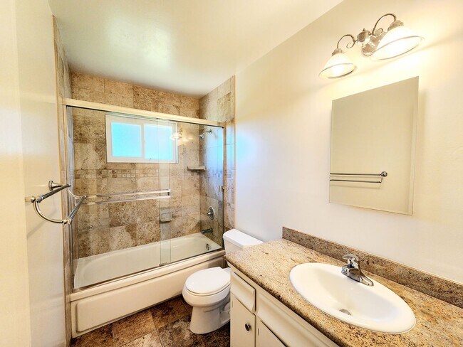 Building Photo - 3 bedroom home in San Mateo