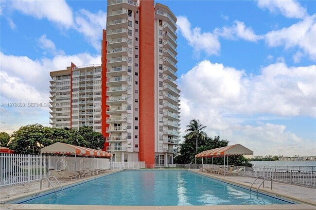 Building Photo - 1351 NE Miami Gardens Dr