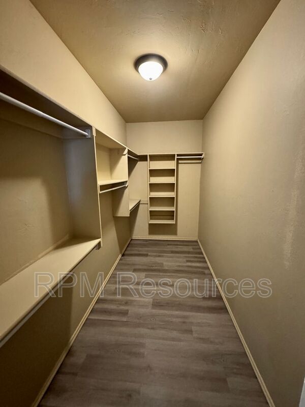 Building Photo - 157 Bison Ct Way