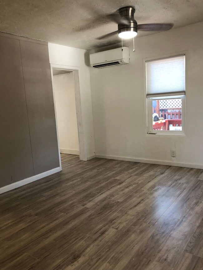 Building Photo - 307 W 8th St