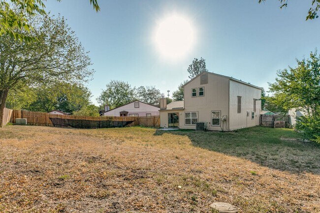 Building Photo - 4-BEDROOM ON CUL DE SAC IN SUNRISE