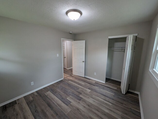Building Photo - Lovely Renovated 3 Bedroom / 1 Bath in Portage