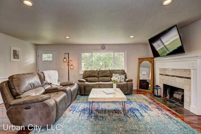 Building Photo - 3 br, 1 bath House - 1125 Wild Phlox
