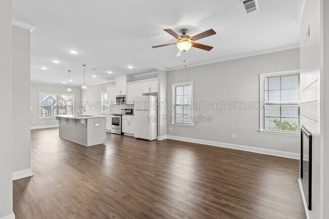 Building Photo - 214 Andrews Ln