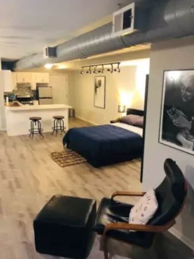 Building Photo - Beautiful Large Studio in the Heart of Wicker Park