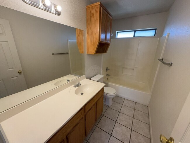 Building Photo - 913 McDaniel Cir