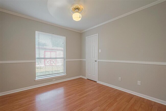 Building Photo - 6419 New World Dr
