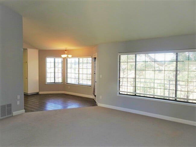Building Photo - 85 Tahoe Ct