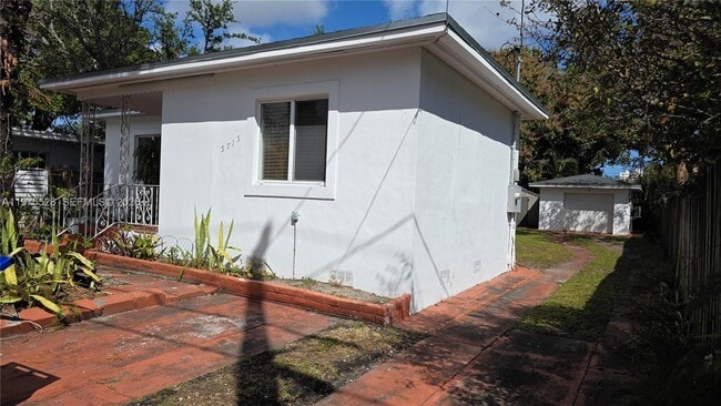 Building Photo - 5715 NW 6th Ave