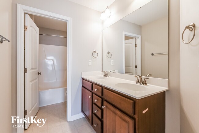 Building Photo - 1020 Bridlemine Dr