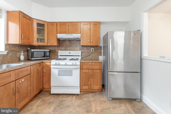 Building Photo - 3306 Haverford Ave