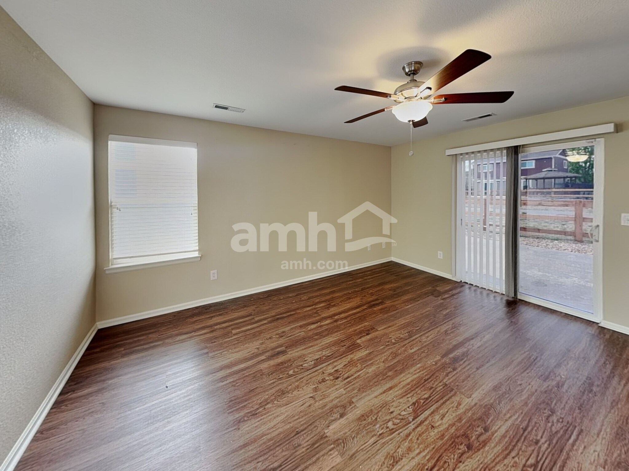 Building Photo - 810 Sunrise Dr