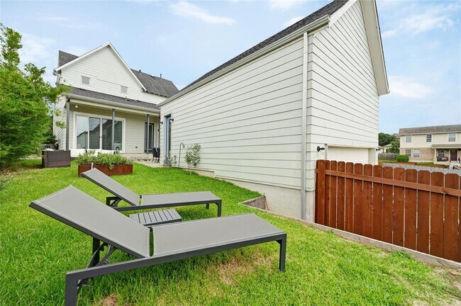 Building Photo - 5904 Florencia Ln