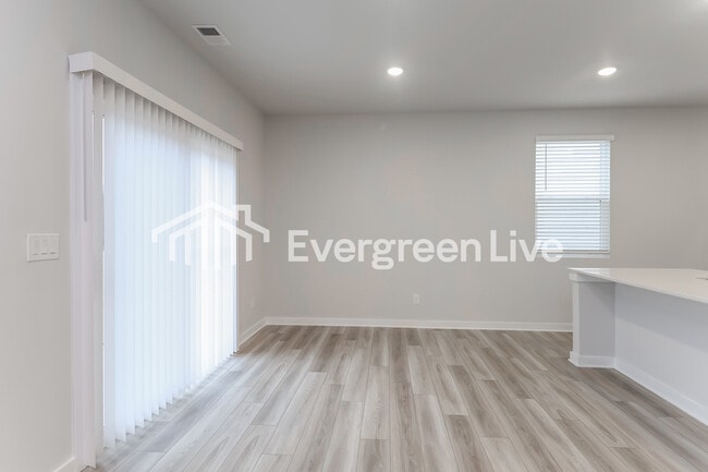 Building Photo - 2425 Appalachian Trl Dr