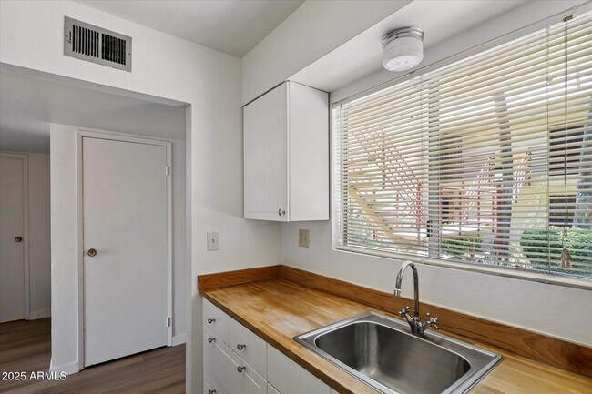 Building Photo - 4630 N 68th St