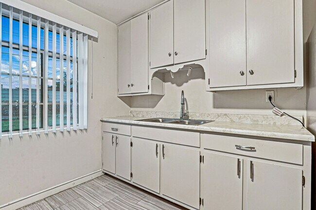 Building Photo - 7713 Veracruz Ave