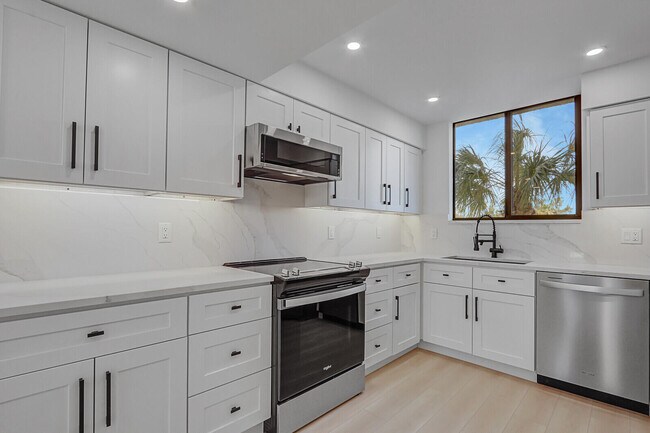 Building Photo - 200 Ocean Trail Way