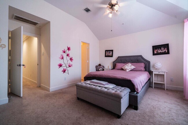 Building Photo - 2710 Hullsmith Dr