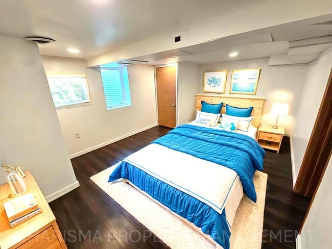 Building Photo - 3 Bedroom, 2 Bath House With All the Charm and Space You Need!