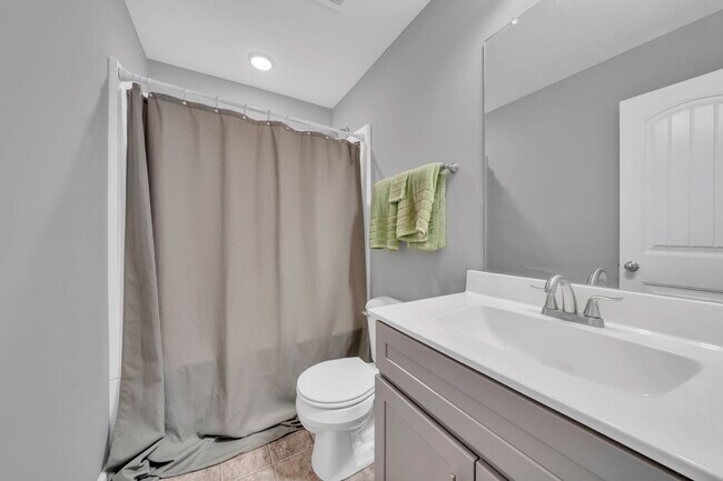 Building Photo - 253 Woodland Vly Ln