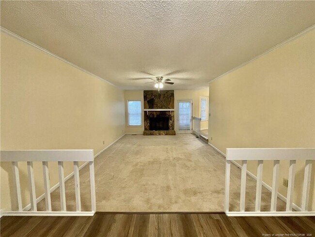 Building Photo - 2109 Hollyridge Pl