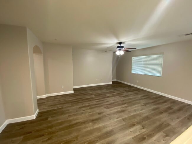 Building Photo - 450 Topanga Ct
