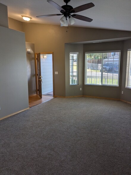 Building Photo - 5105 Hickory Ln