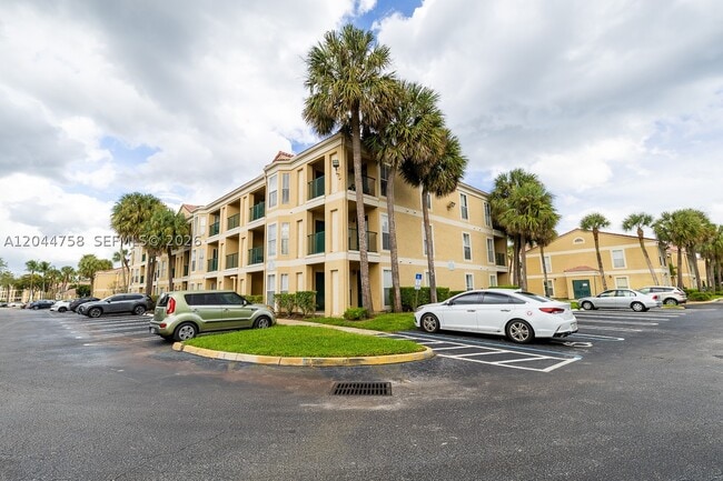 Building Photo - 777 Riverside Dr