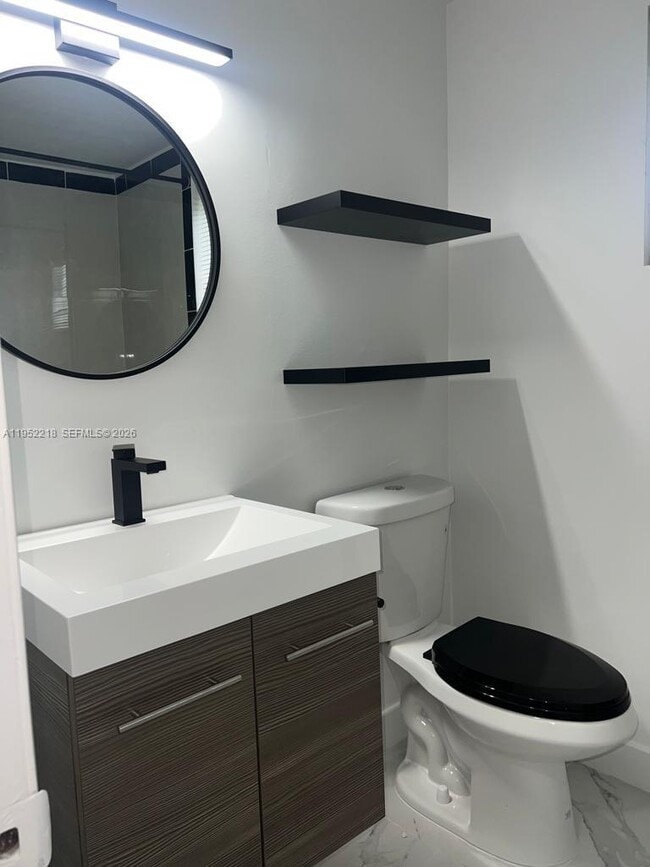 Building Photo - 2101 Normandy Dr