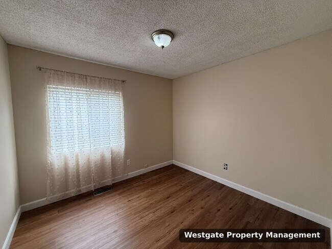 Building Photo - 1729 Kearny St