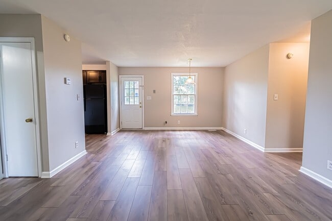 Building Photo - Half off 1 months rent