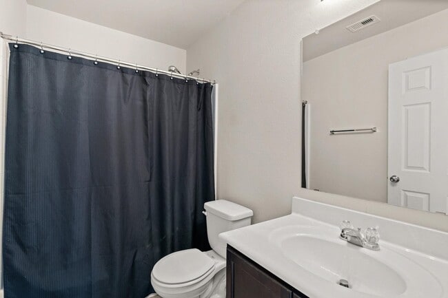 Building Photo - 8102 Yaupon View Dr