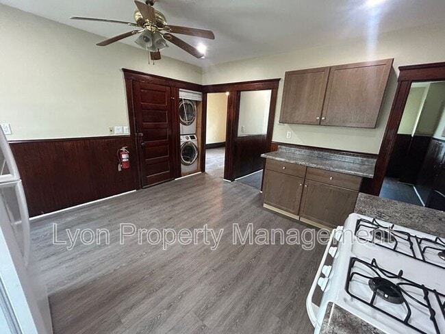 Building Photo - 568 Elm St