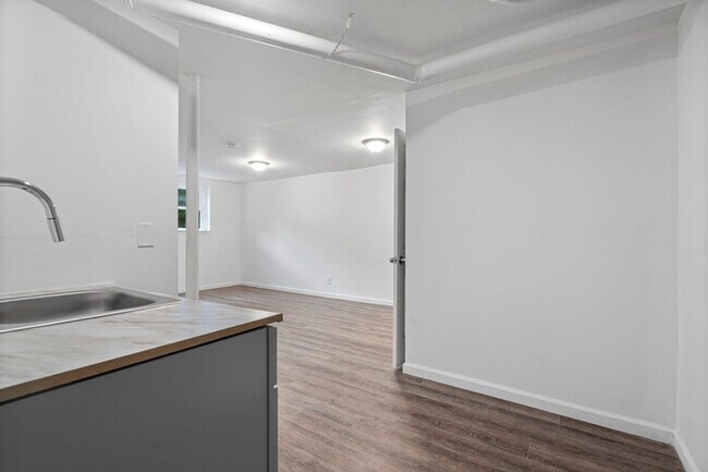 Building Photo - For Rent – Updated Studio in Old Hickory | $975/Month