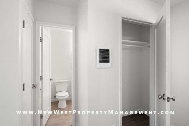 Building Photo - Light and bright Sherman Heights 1 Bedroom...