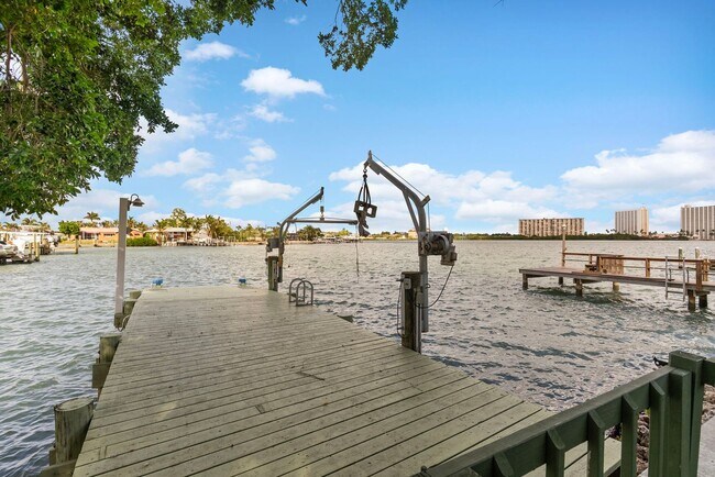 Building Photo - Waterfront 3 Bedroom in Yacht Club Estates