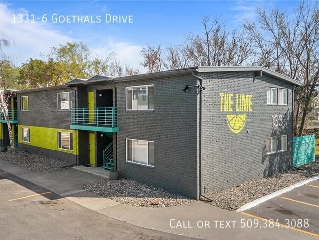 Building Photo - 1331 Goethals Dr