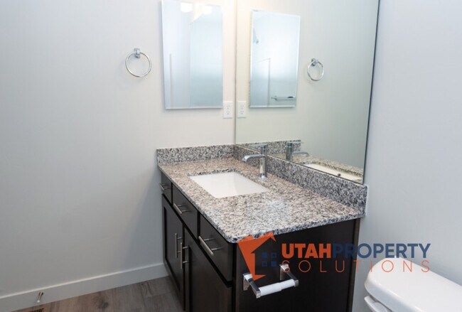 Building Photo - 959 W 540 S