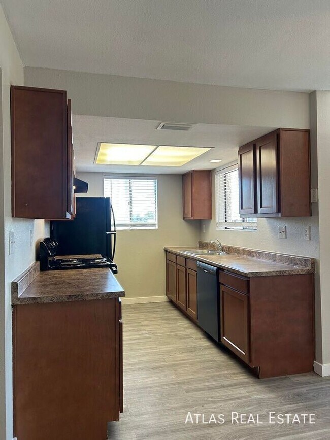Building Photo - 645 W Rio Salado Pkwy