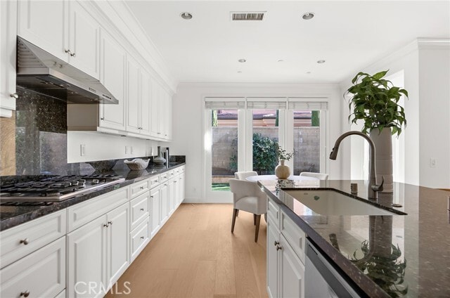 Building Photo - 75 Lupari