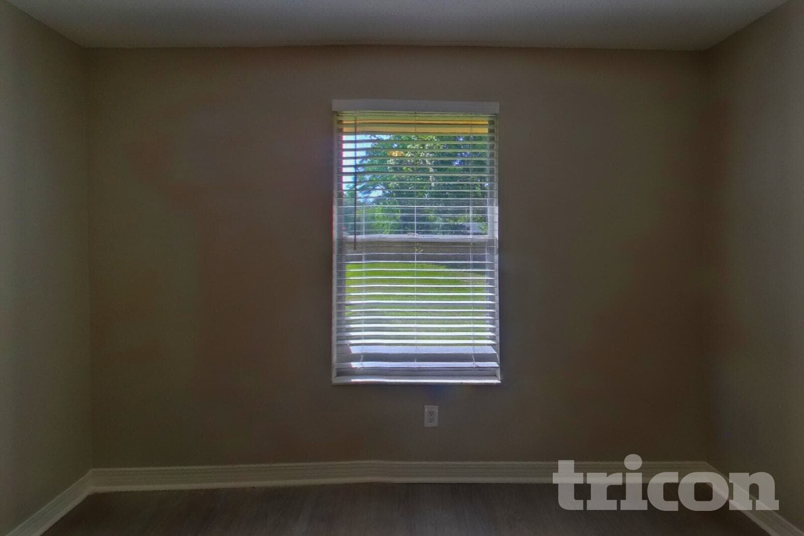 Building Photo - 1715 Farm Way