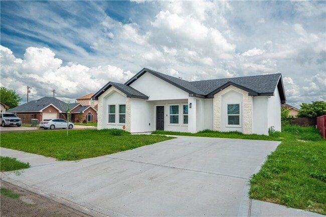 Building Photo - 309 Lilly Dr