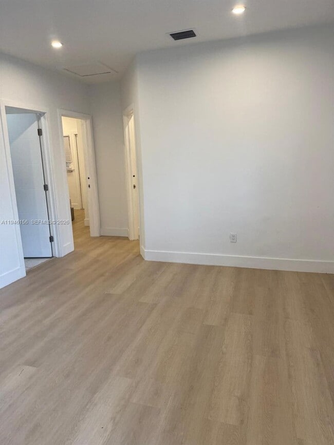 Building Photo - 21 NE 48th St