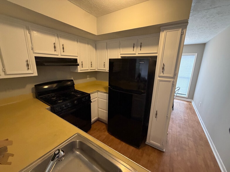 Building Photo - Room in Townhome on Governors Dr