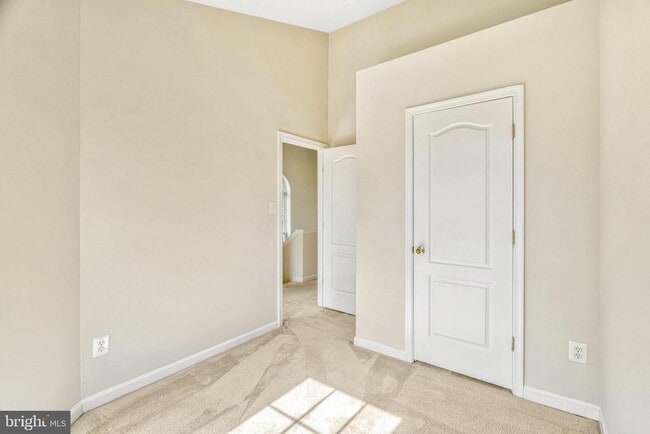 Building Photo - 13051 Park Crescent Cir