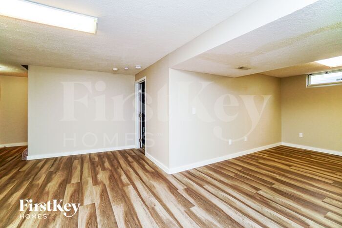 Building Photo - 841 Elgin Cir