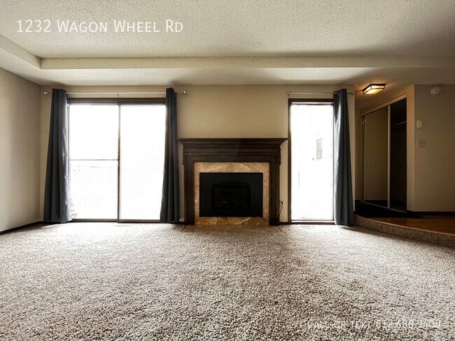 Building Photo - 3 Bed 3 Bath Townhome - 2 Car Attached Gar...
