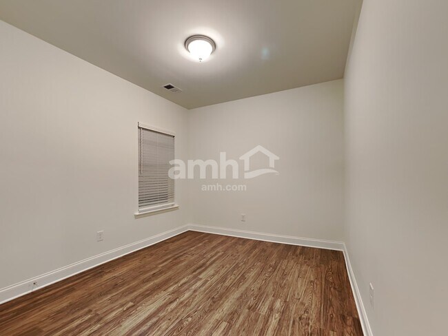 Building Photo - 5045 Hudson Vly Dr