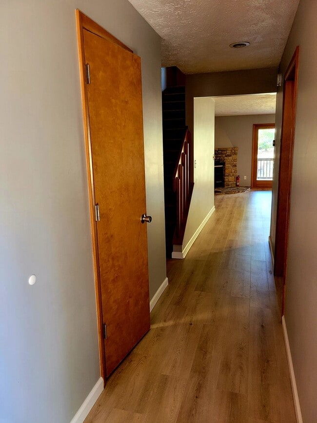 Building Photo - 4 bedroom Townhouse on Bloomington's South Side; Located in The Woodlands!