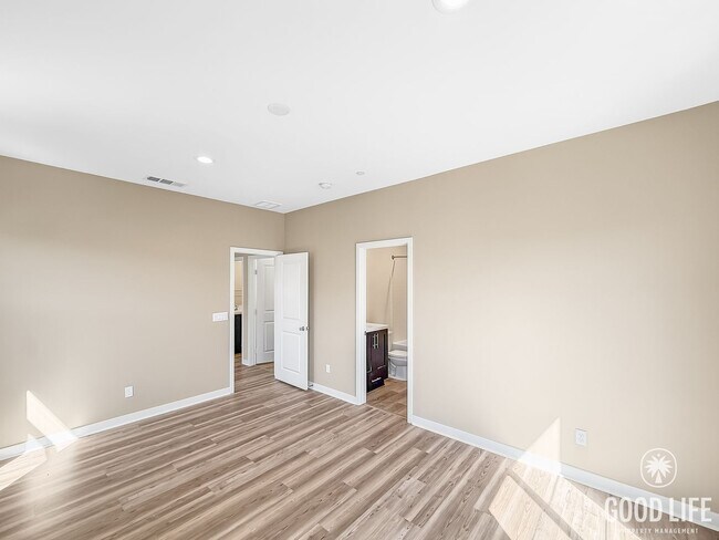 Building Photo - Great 4B/4BA Home Available for Lease in O...